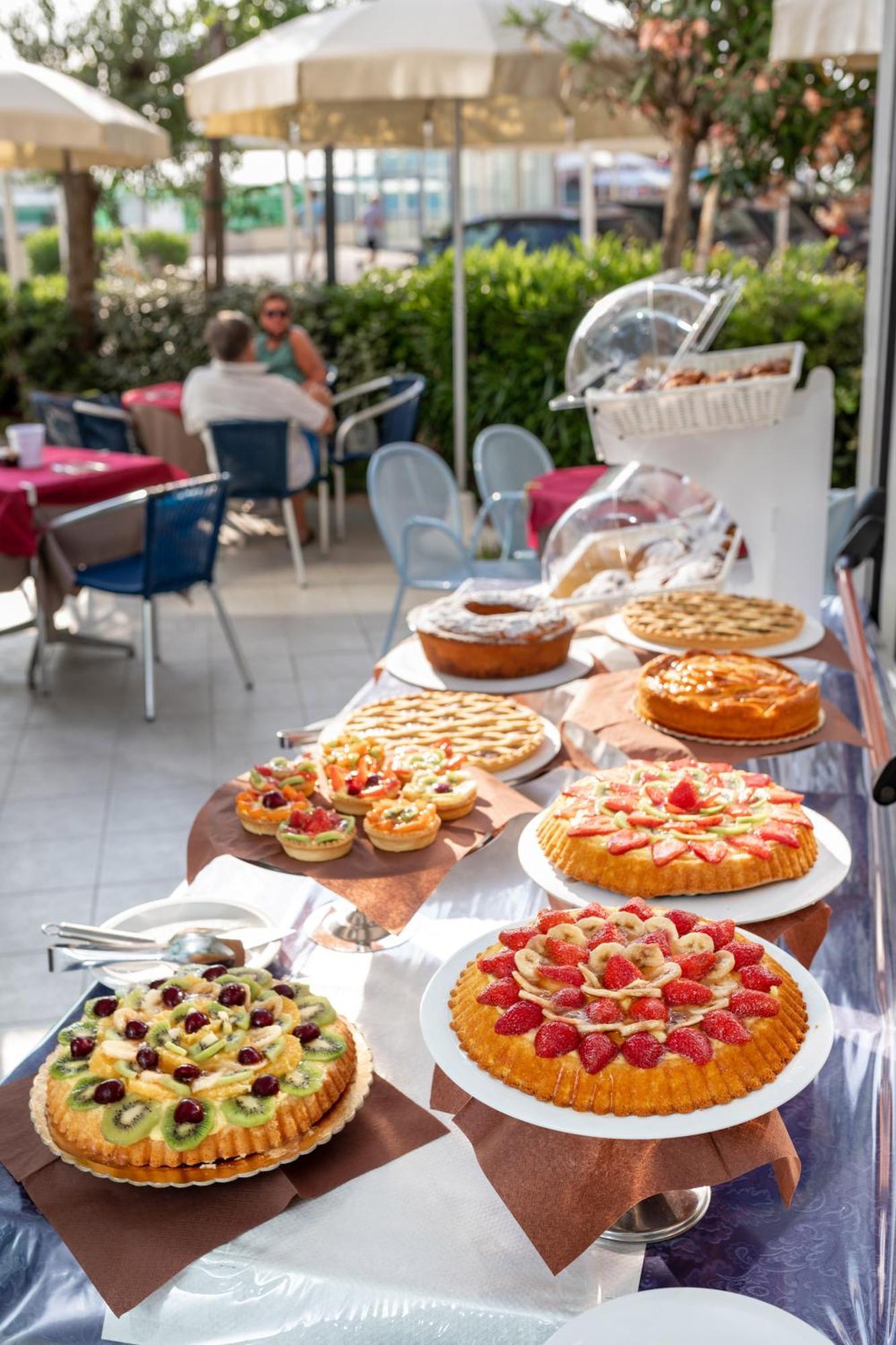 Hotel Margareth Riccione Exterior foto